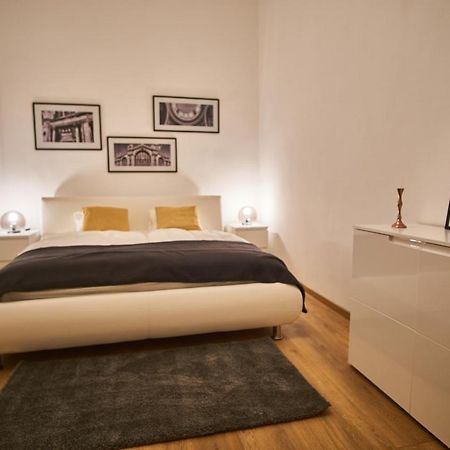 D20 Apartman | Boedapest Buitenkant foto