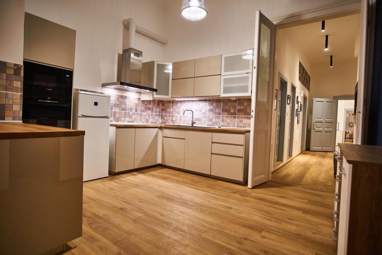 D20 Apartman | Boedapest Buitenkant foto