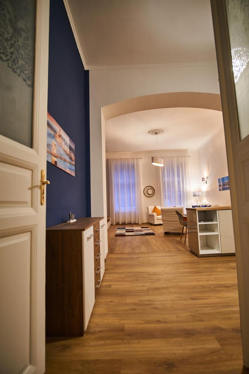 D20 Apartman | Boedapest Buitenkant foto
